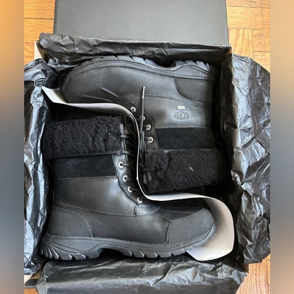 UGGS Men’s Waterproof Butte Black Boots Size 10 Duck Toe Wool Lining Lace Up - Picture 2 of 9